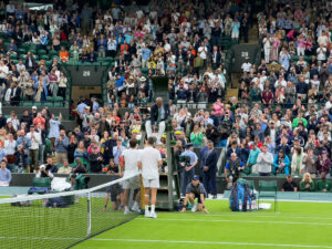 Arbitrii de la meciurile de tenis vor fi înlocuiți