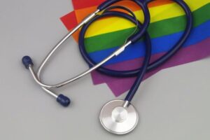 „Terapia de conversie” crește riscul de boli mintale în rândul LGBT