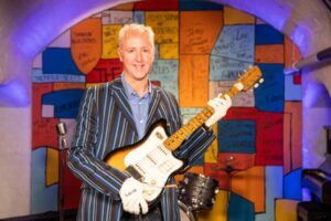 Prima chitară a lui George Harrison din Beatles e scoasă la licitație