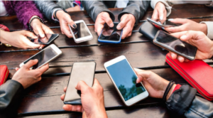 STUDIU. Află cum scapi de dependența de smartphone