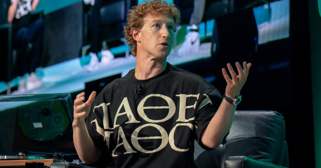 Mark Zuckerberg intră în lumea modei și va vinde tricouri