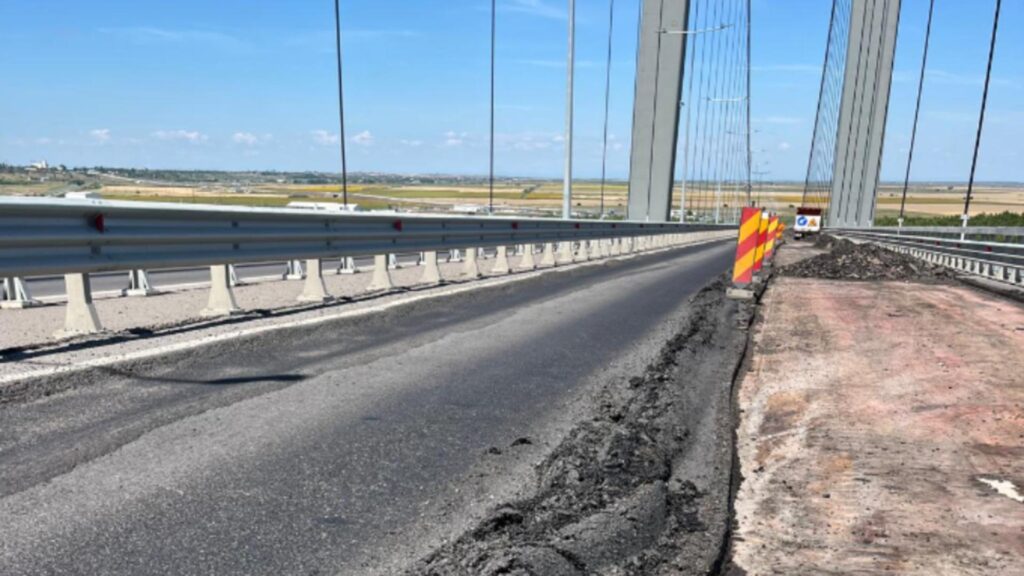 Podul de la Brăila va fi asfaltat pentru a patra oară