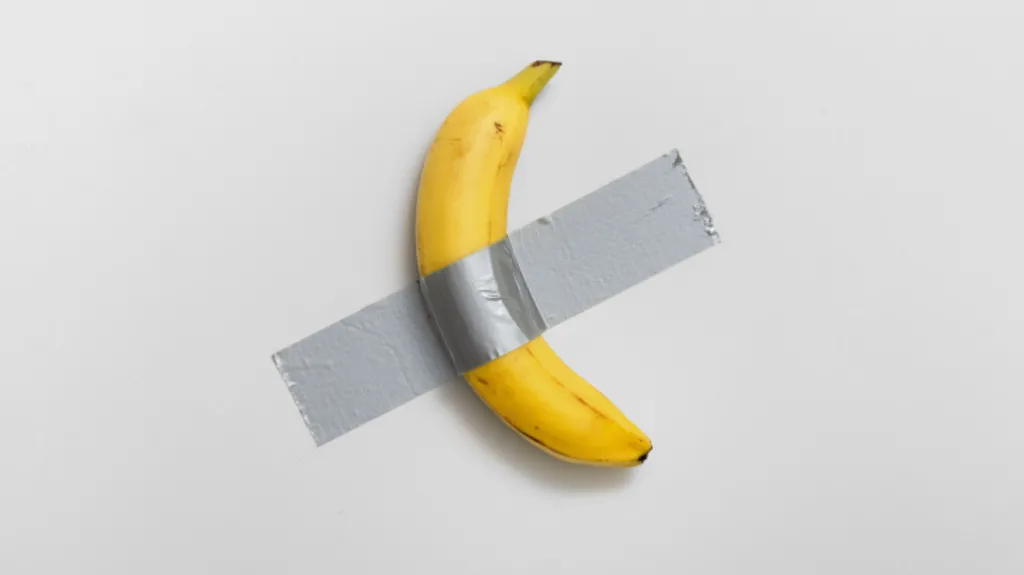 Opera de artă „banana cu bandă” adezivă s-a vândut