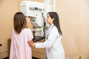 2,3 milioane de femei sunt diagnosticate anual cu cancer de sân