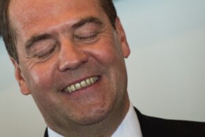 Dmitri Medvedev ar fi cumpărat prin intermediari un SUPER-IAHT din Marea Britanie