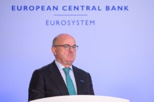 Activitățile economice în UE și SUA sunt afectate de problemele FISCALE /Tensiunile geopolitice generează riscuri suplimentare