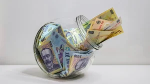 Banii la saltea se devalorizează: Ce alternative de gestionare a bugetului recomandă experții