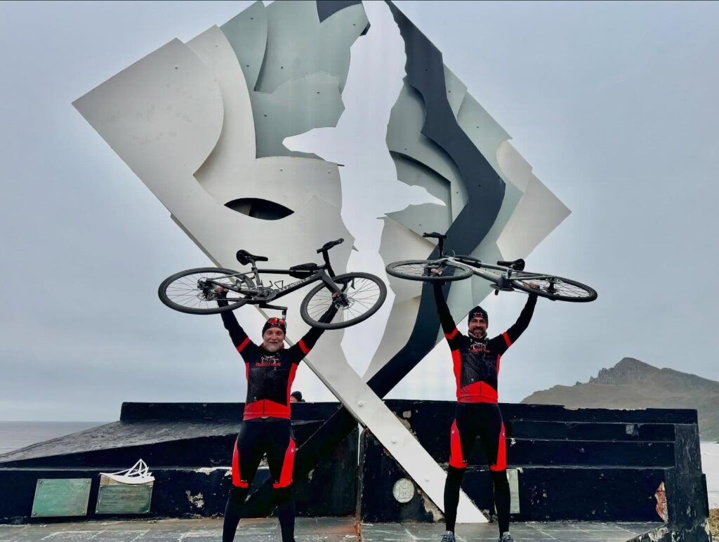 2 Clujeni realizează o călătorie istorică