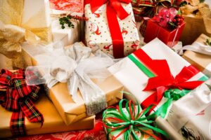 Un curier Amazon a abandonat toate pachetele într-o pădure