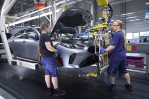Toate mașinile diesel BMW vor primi în rezervoare HVO 100