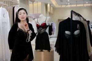 Capitala „hainelor erotice” din China se pregătește pentru restricții