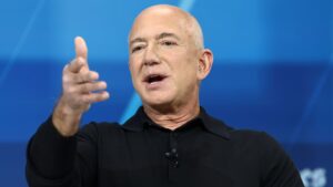 Bezos va dona 1 milion de dolari pentru fondul lui Trump