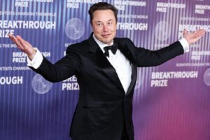 Elon Musk devine prima persoană cu o avere netă de peste 400 de miliarde de dolari