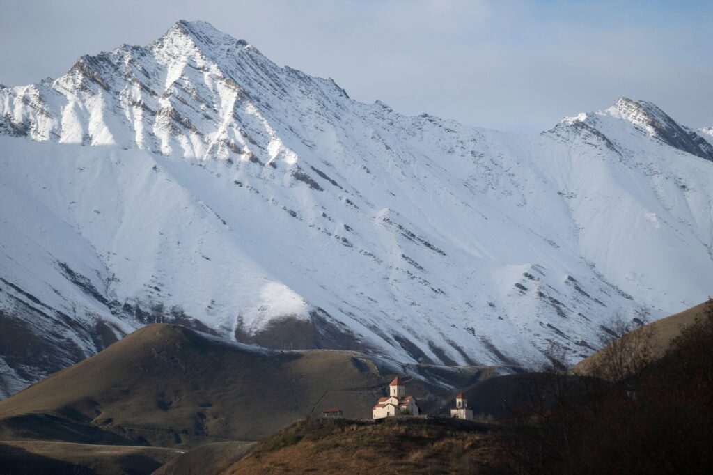 Douăsprezece persoane INTOXICATE cu monoxid de carbon într-o stațiune de schi din Georgia