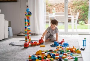 Ziua Internațională a LEGO-ului: Cum stimulează creativitatea?