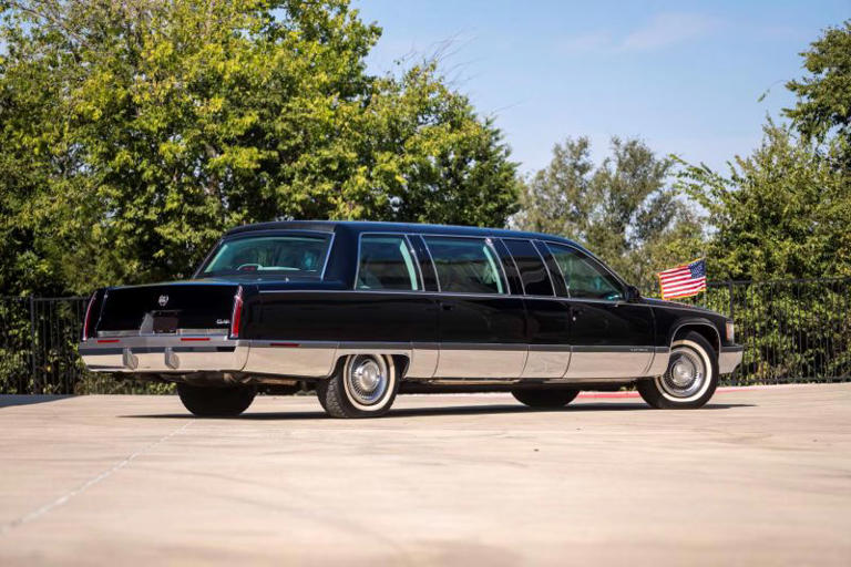 Cadillac-ul prezidențial al lui Bill Clinton e scos la licitație