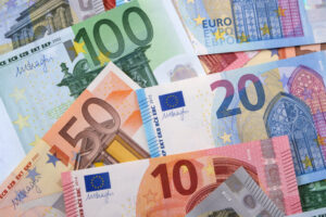 Republica Moldova schimbă moneda de referință de la dolar la euro