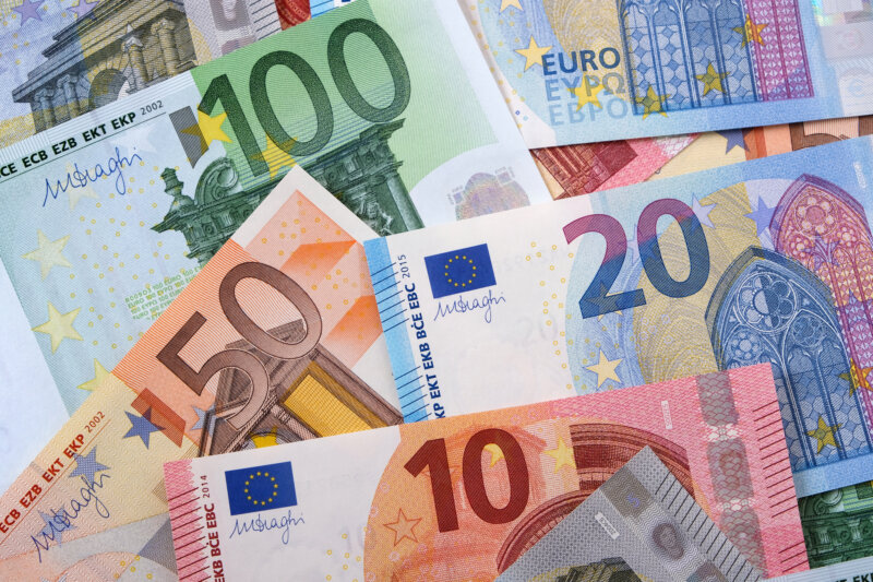 Republica Moldova schimbă moneda de referință de la dolar la euro