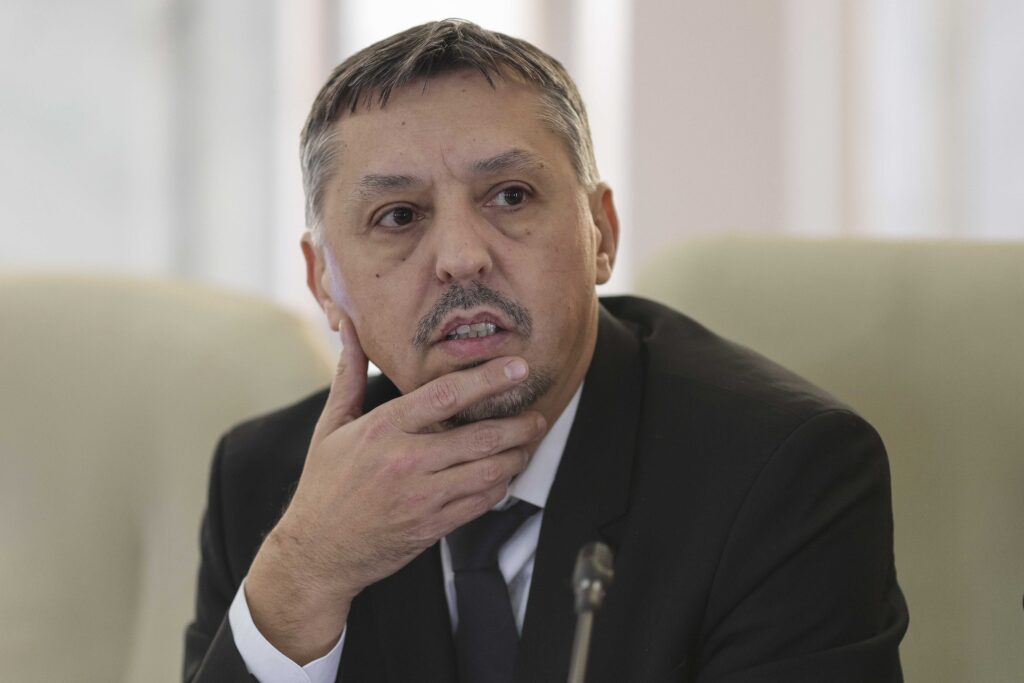 Daniel David: „Patriotismul autentic înseamnă echilibru, nu extremism”