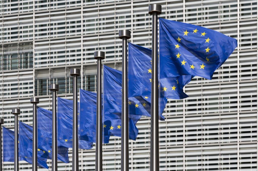Riposta Europei la atacul lui TRUMP va fi anunțată până miercuri. TAXE pentru aţă dentară sau hârtie igienică până la diamante made in USA