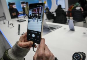 Cum arată smartphone-ul „fake” Samtaesung din Coreea de Nord. Capturile de ecran cu liderii țării sunt blocate automat de regimul Kim