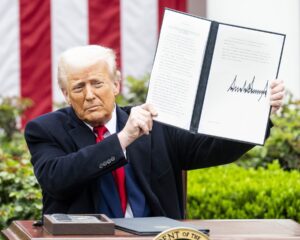 Taxele comerciale impuse de Trump sunt o urgență economică pentru americani /Vor avea impact negativ asupra veniturilor