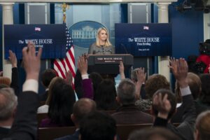 Washingtonul insistă că negocierile cu Teheranul vor fi „directe” /Trump își rezervă „toate OPȚIUNILE” pentru oprirea programului nuclear iranian