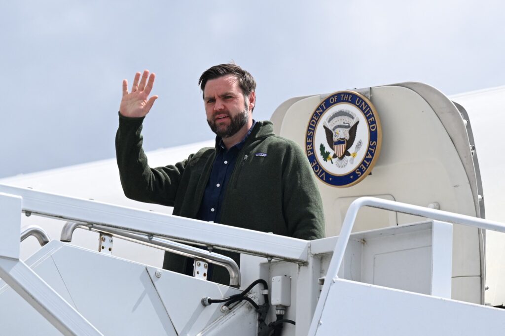 „JD Vance datorează scuze României” / „El și administrația SUA ar trebui să ajute un aliat loial”
