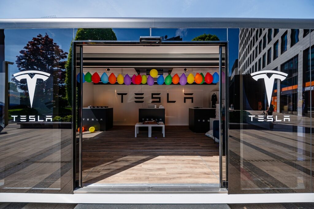 Tesla își continuă expansiunea în România. Unde vor fi deschise noile centre