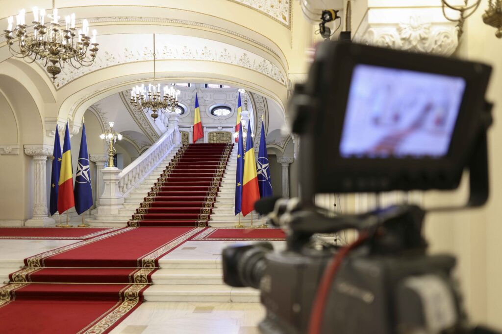 Banii de campanie: de unde au venit și pe ce s-au dus. Forum Expert cere micșorarea limitei legale