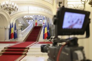 Banii de campanie: de unde au venit și pe ce s-au dus. Forum Expert cere micșorarea limitei legale