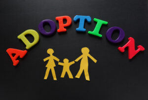 Ungaria va schimba regulile privind adopția