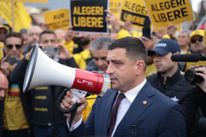Simion, val de amenințări și delir conspiraționist: Trebuie s-avem televiziunile, site-urile noastre