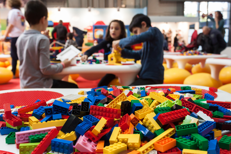 Studiu LEGO: 81% dintre părinții din România nu consideră joaca o prioritate
