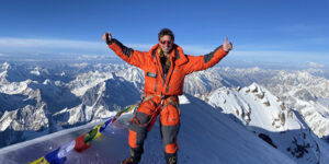 Kenton Cool a escaladat cu succes Muntele Everest