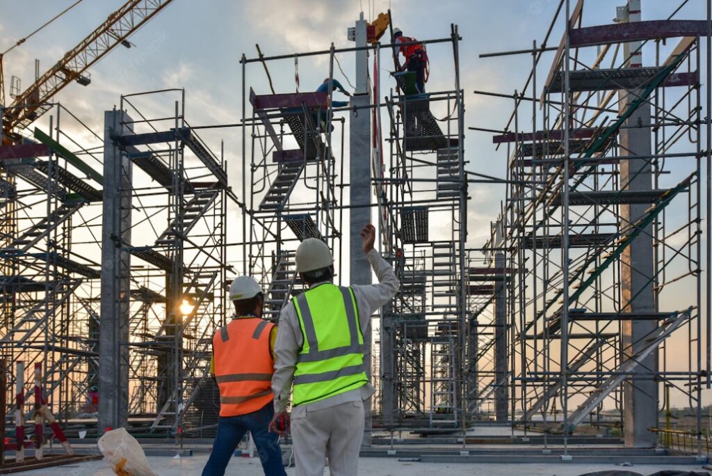 Românii muncesc, în medie, peste 2.000 de ore anual