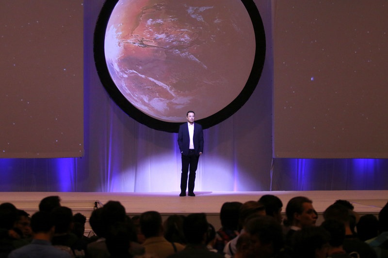 Musk susține că omenirea trebuie să fie o „specie multiplanetară”