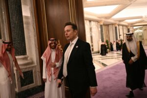 Musk extinde activitatea Neuralink și SpaceX în Orientul Mijlociu