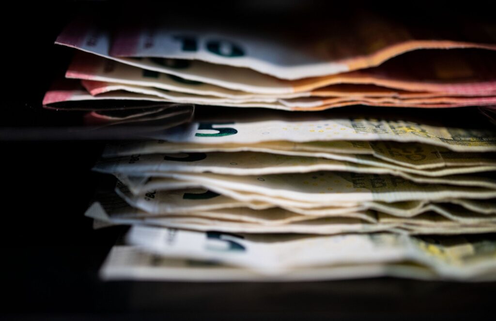Rata anuală a inflaţiei a rămas la 4,9% în aprilie
