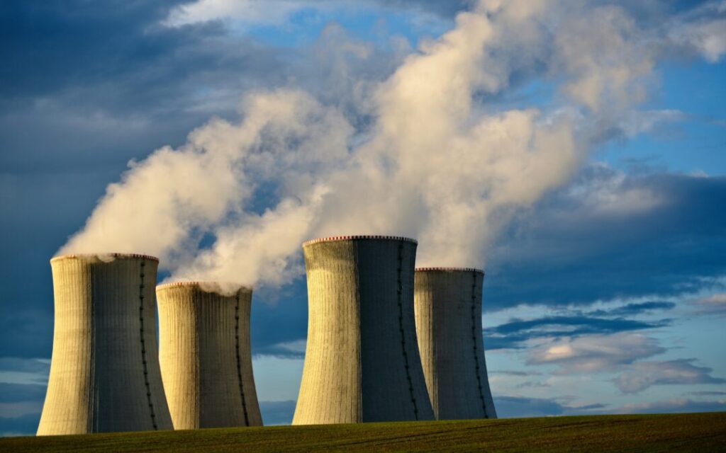 Polonia începe selecția unui partener pentru o centrală nucleară