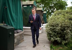 Mike Walz, consilierul lui Trump pentru Securitate Națională, și adjunctul său intenționează să demisioneze