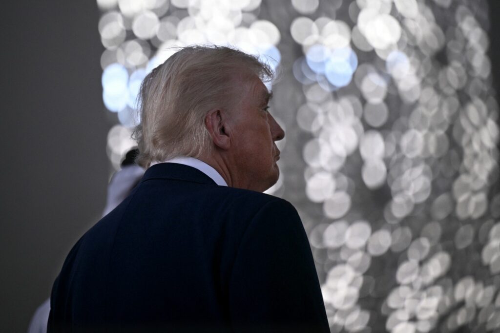 În drum spre Statele Unite, Donald Trump declară că încearcă să stabilească discuții directe cu Vladimir Putin „cât mai curând posibil”