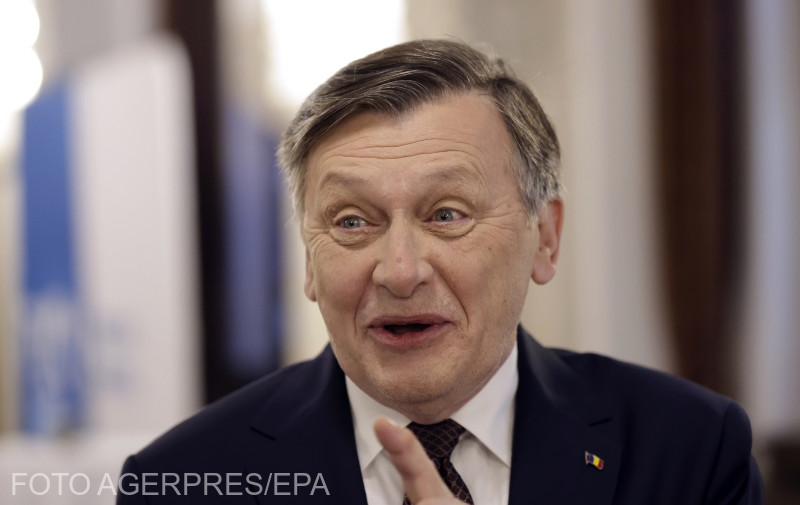 Antonescu: Faptul că avem un președinte ca N. Dan nu înseamnă că suntem retardați toți și întrutotul