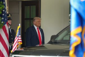 Trump analizează posibilitatea de a lăsa Rusia și Ucraina să continue războiul /„Uneori este mai bine să îi lași să se lupte o perioadă”