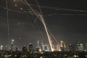Israelul AMENINȚĂ Iranul cu un nou atac, din cauza depășirii „liniilor roșii” /Armata americană a ajutat la interceptarea rachetelor iraniene