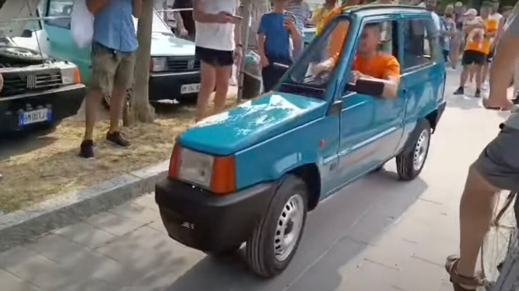 Un Fiat Panda de doar 50 de centimetri lățime
