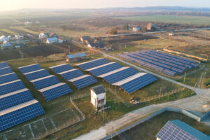 China instalează într-o lună mai multe sisteme fotovoltaice decât Europa într-un an