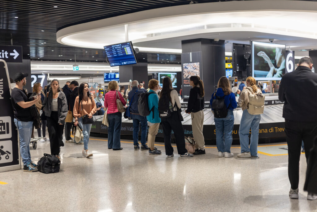 Nu vor mai fi limite pentru lichide în bagajul de mână în avion: Europa se îndreaptă spre un acord