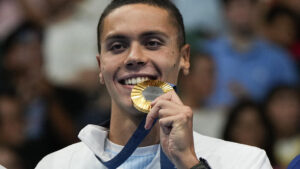 David Popovici a cucerit medalia de aur în proba de 200 m liber