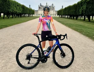 Amy pedalează 6.556 km pe ruta masculină a Turului Franței